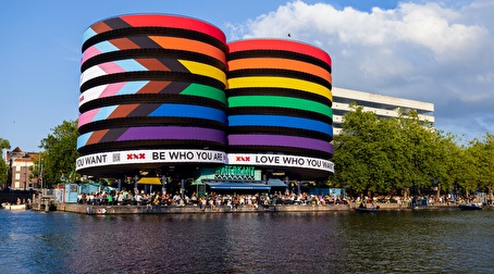 Grootste Progress Pride Vlag van de wereld bij Waterkant